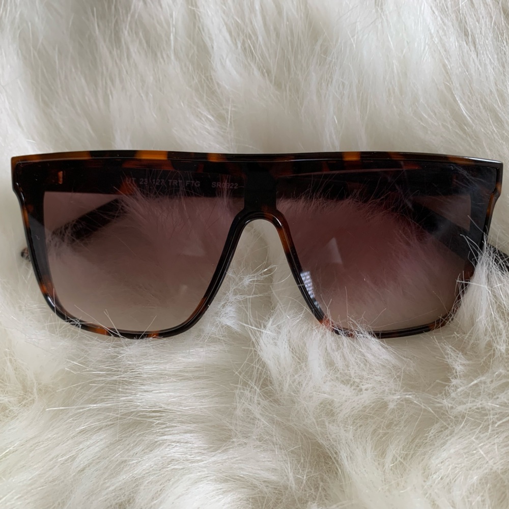 Tortoise Shell BADDIE Sunnies